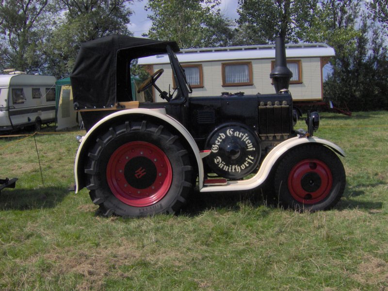 oldtimershowtrekkers2.jpg
