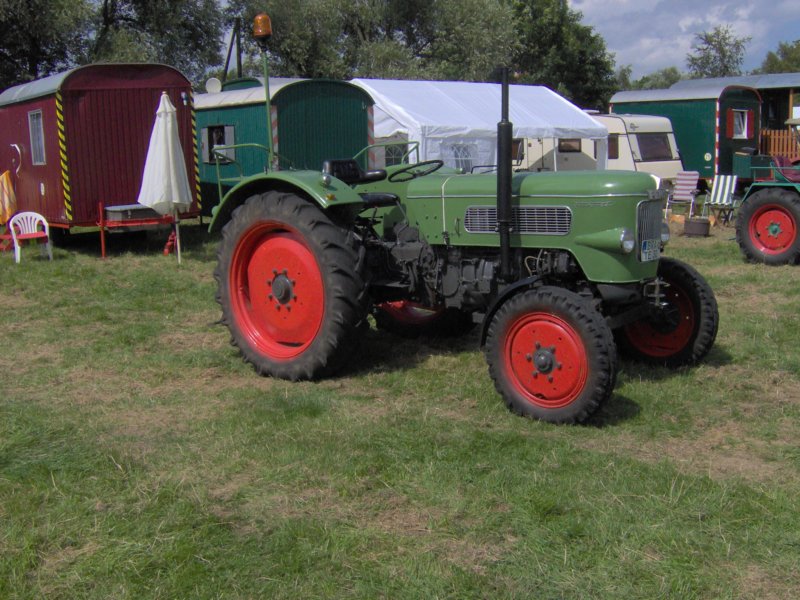 oldtimershowtrekkers6.jpg